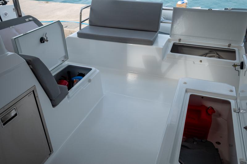 Book yachts online - catamaran - Fountaine Pajot Astréa 42 - Sissy- A/C &amp; Watermaker &amp; Generator &amp; Electrical Platform - 4+2 Cabins/4 Heads - rent