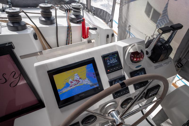 Book yachts online - catamaran - Fountaine Pajot Astréa 42 - Sissy- A/C &amp; Watermaker &amp; Generator &amp; Electrical Platform - 4+2 Cabins/4 Heads - rent