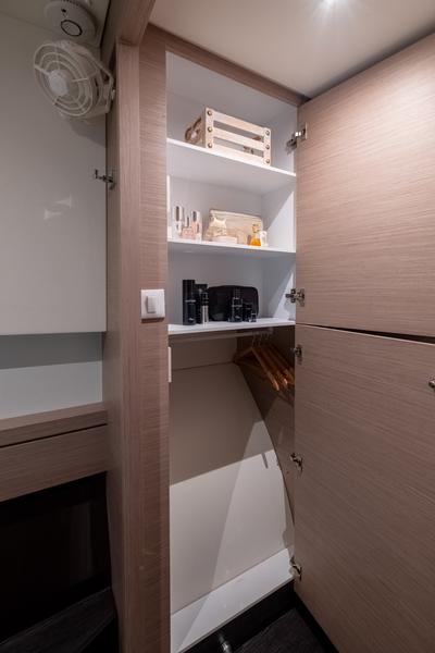 Book yachts online - catamaran - Fountaine Pajot Astréa 42 - Sissy- A/C &amp; Watermaker &amp; Generator &amp; Electrical Platform - 4+2 Cabins/4 Heads - rent