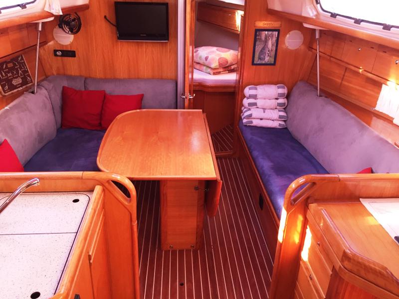 Book yachts online - sailboat - Bavaria 34 Cruiser - Skippy - rent