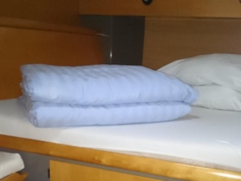 Book yachts online - catamaran - Lavezzi 40 - Mrs. Brightside - rent