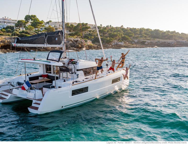 Book yachts online - catamaran - Lagoon 40 - Nina (A/C, Gen 10KWA, watermaker, electric winch) - rent