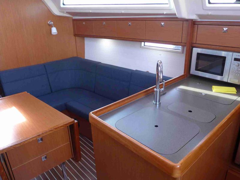 Book yachts online - sailboat - Bavaria Cruiser 37 - Blue Passion - rent