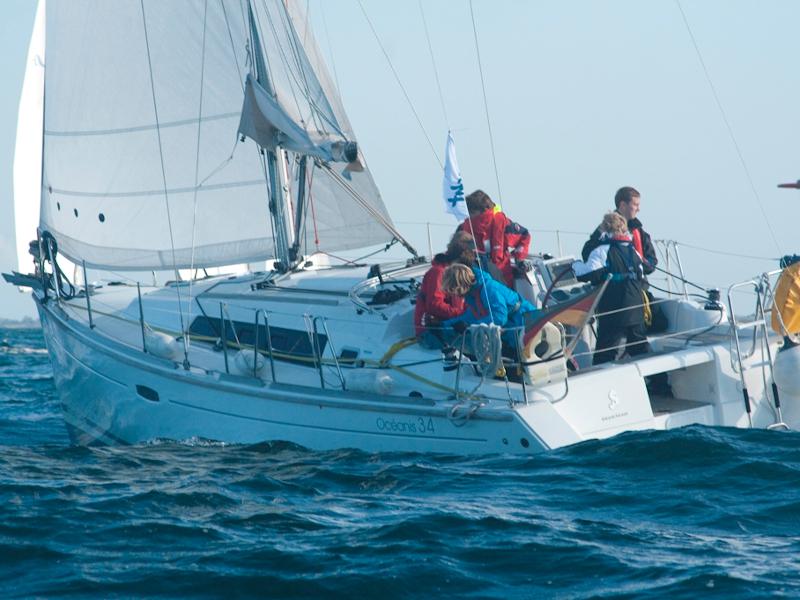 Book yachts online - sailboat - Oceanis 34 - Dizzy Lizzy - rent