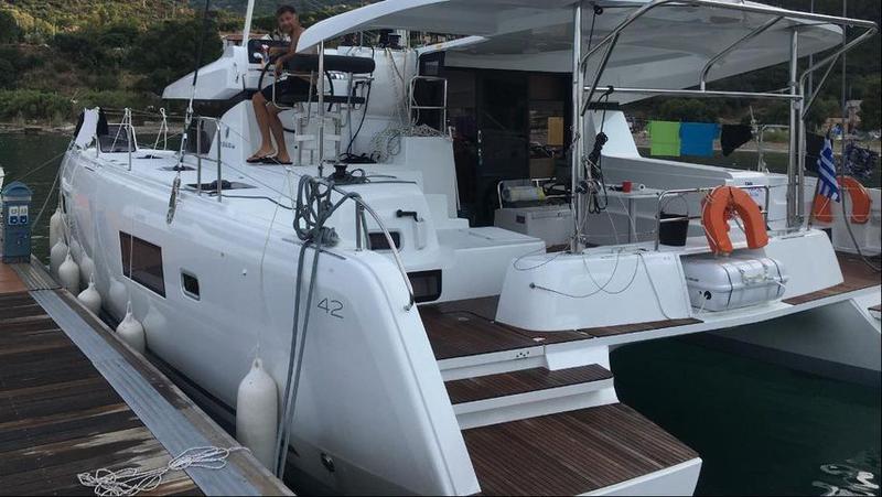 Book yachts online - catamaran - Lagoon 42 - Mojito - rent