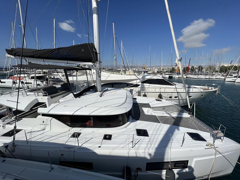 Book yachts online - catamaran - Lagoon 46 - MPLE (air condition, generator, water maker)    _Skippered Only_ - rent