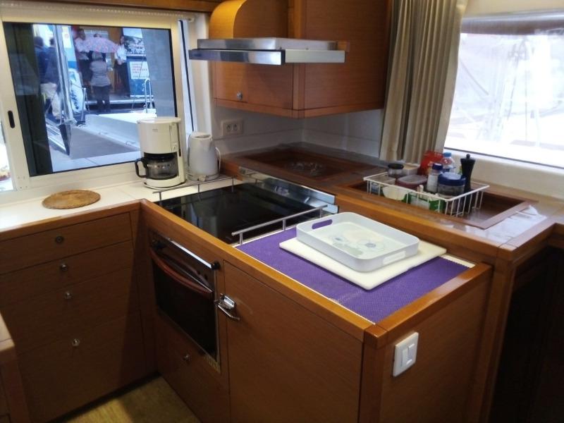 Book yachts online - catamaran - Lagoon 450 Fly - AMELIA (A/C, Generator, Watermaker) - rent