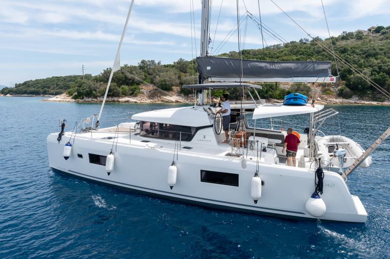 Book yachts online - catamaran - Lagoon 42 - Elysium crewed - VIP equipped - rent