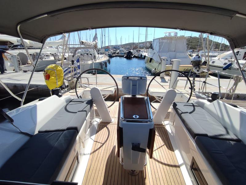 Book yachts online - sailboat - Hanse 418 - Alexa - rent