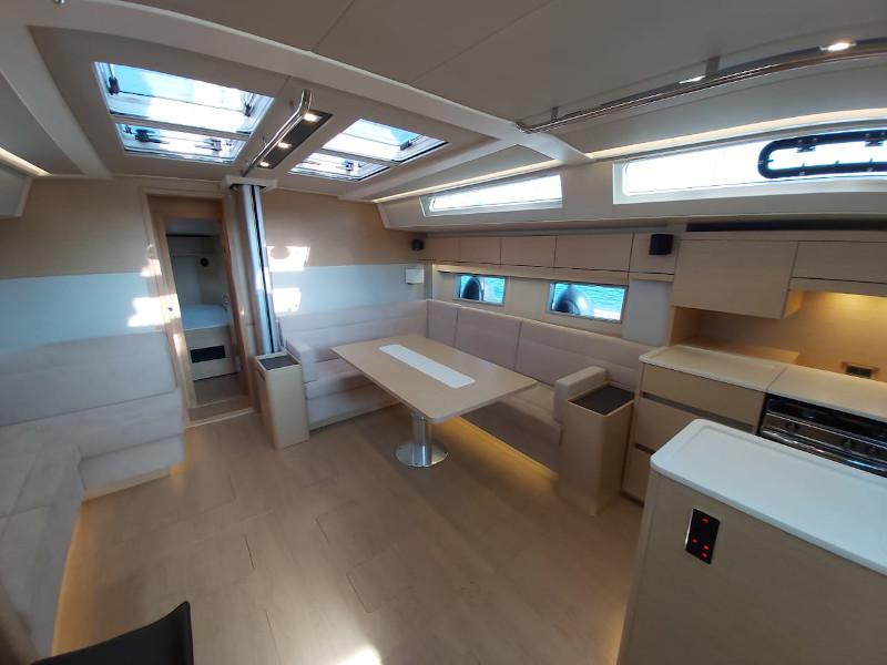 Book yachts online - sailboat - Hanse 548 - Ellora - rent