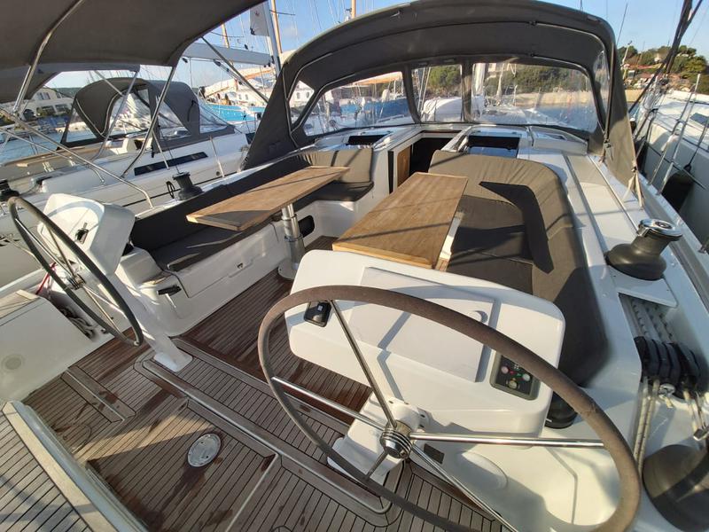 Book yachts online - sailboat - Hanse 508 - Change of Seasons - rent