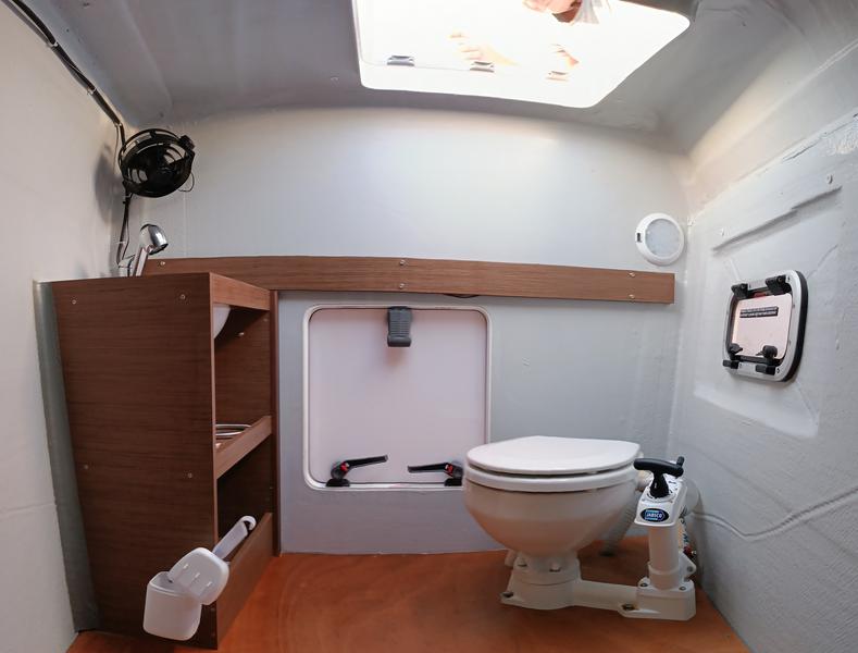 Book yachts online - catamaran - Lagoon 42 - Easy to love - rent