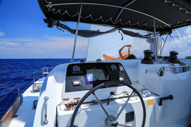 Book yachts online - catamaran - Lagoon 42 - Easy to love - rent