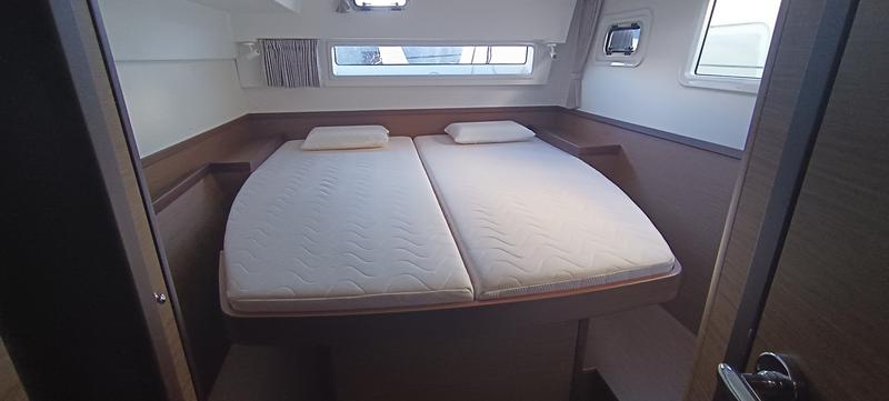 Book yachts online - catamaran - Lagoon 42 - Easy to love - rent