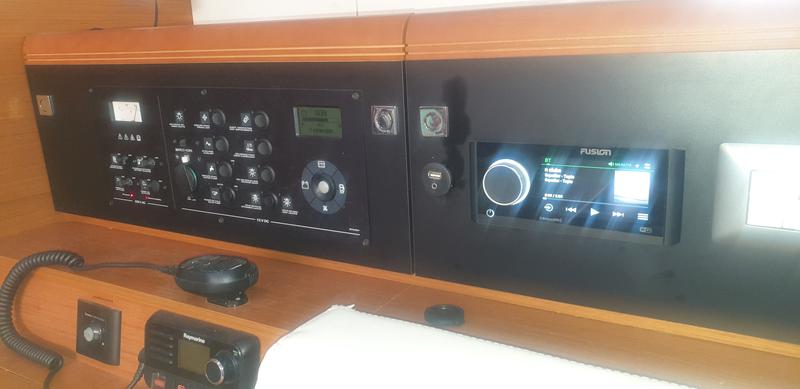 Book yachts online - sailboat - Sun Odyssey 519 - In A Silent Way - rent