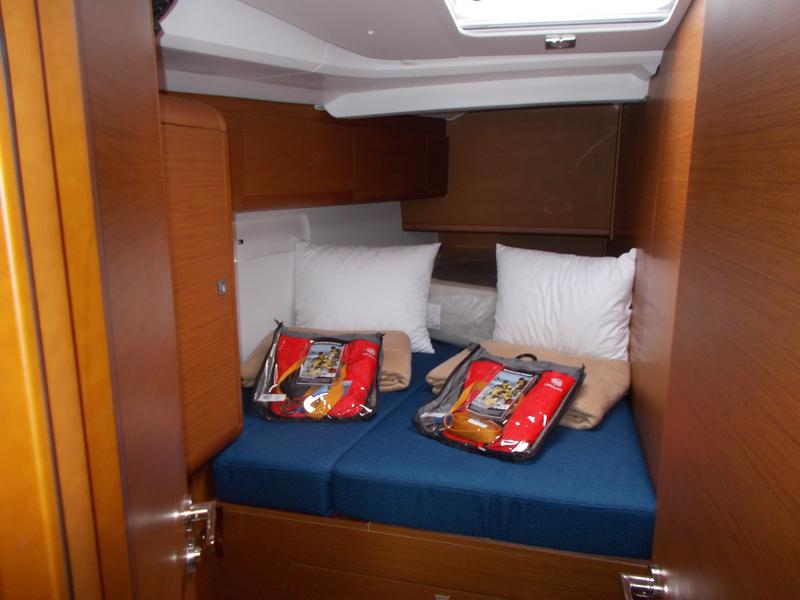 Book yachts online - sailboat - Sun Odyssey 519 - In A Silent Way - rent