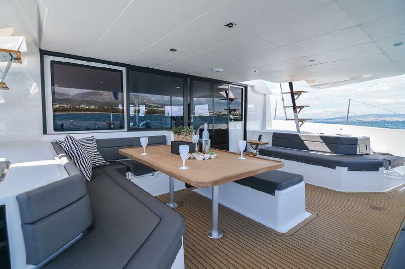 Book yachts online - catamaran - Dufour Catamaran 48 - Jovy - rent