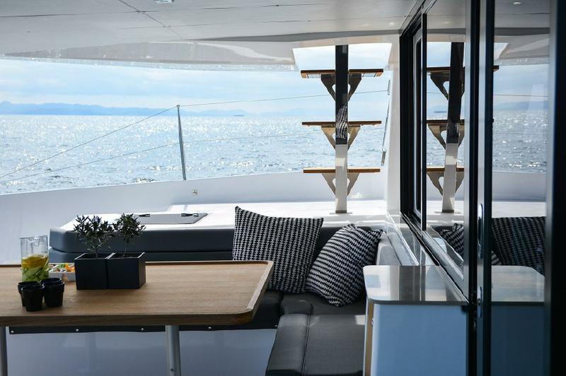 Book yachts online - catamaran - Dufour Catamaran 48 - Jovy - rent