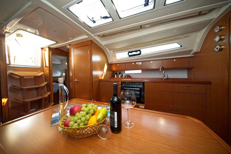 Book yachts online - sailboat - Bavaria Cruiser 41 - MH 66 - rent