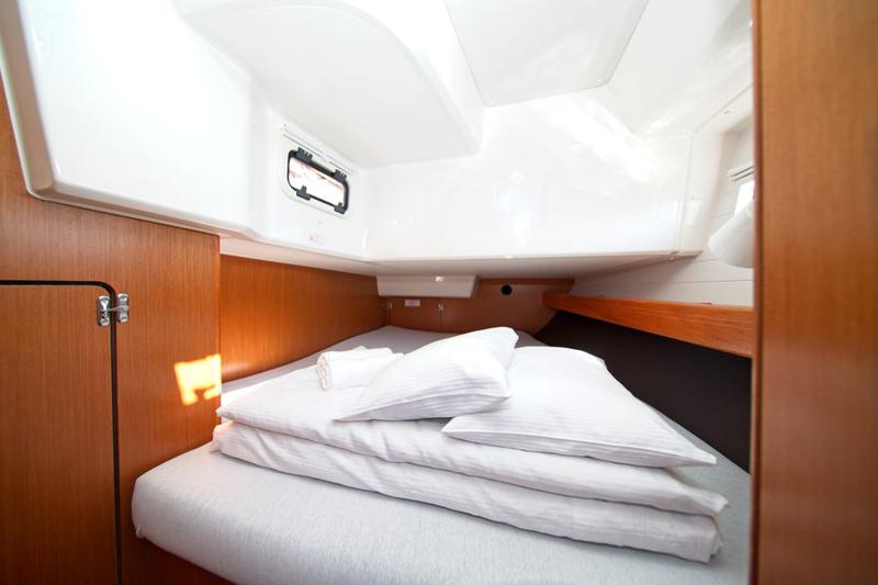 Book yachts online - sailboat - Bavaria Cruiser 41 - MH 66 - rent