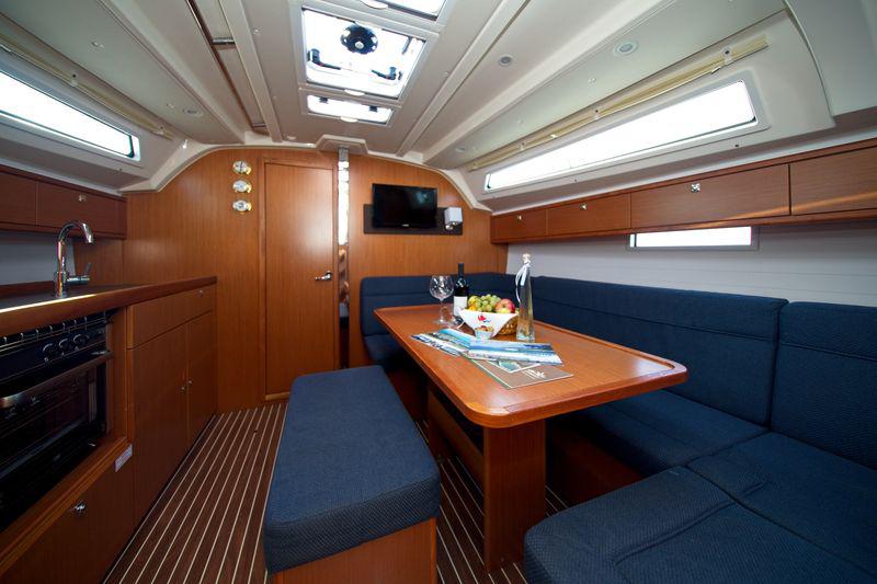 Book yachts online - sailboat - Bavaria Cruiser 41 - MH 74 - rent