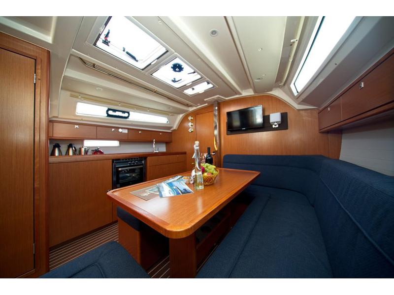 Book yachts online - sailboat - Bavaria Cruiser 41 - MH 63 - rent