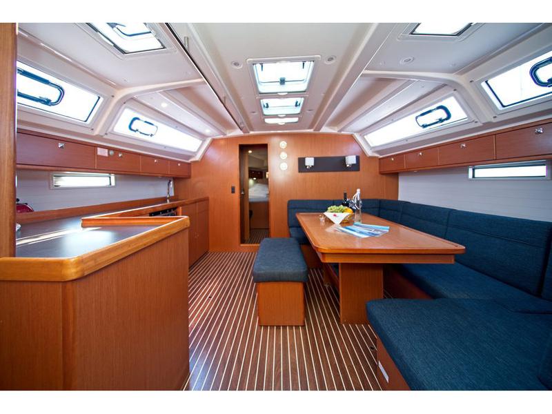Book yachts online - sailboat - Bavaria 46 CN - MH 45 - rent