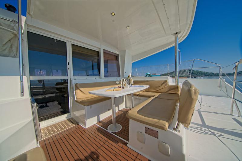 Book yachts online - catamaran - Lagoon 400 - MH 32 - rent