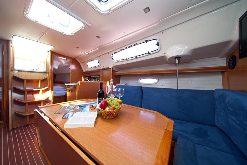 Book yachts online - sailboat - Bavaria 35 C - MH 25 - rent