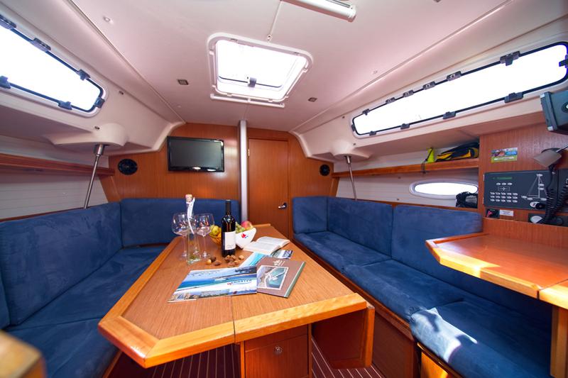 Book yachts online - sailboat - Bavaria 35 C - MH 25 - rent