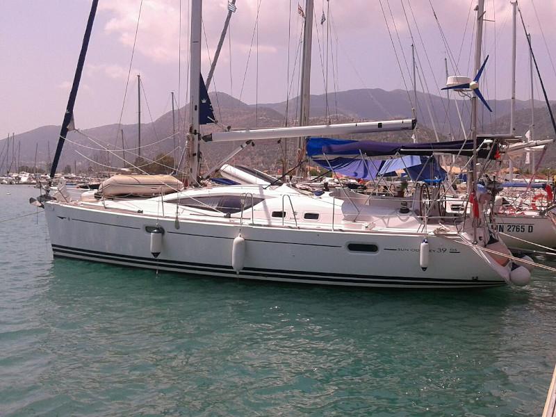 Book yachts online - sailboat - Sun Odyssey 39 DS - Afroditi - rent