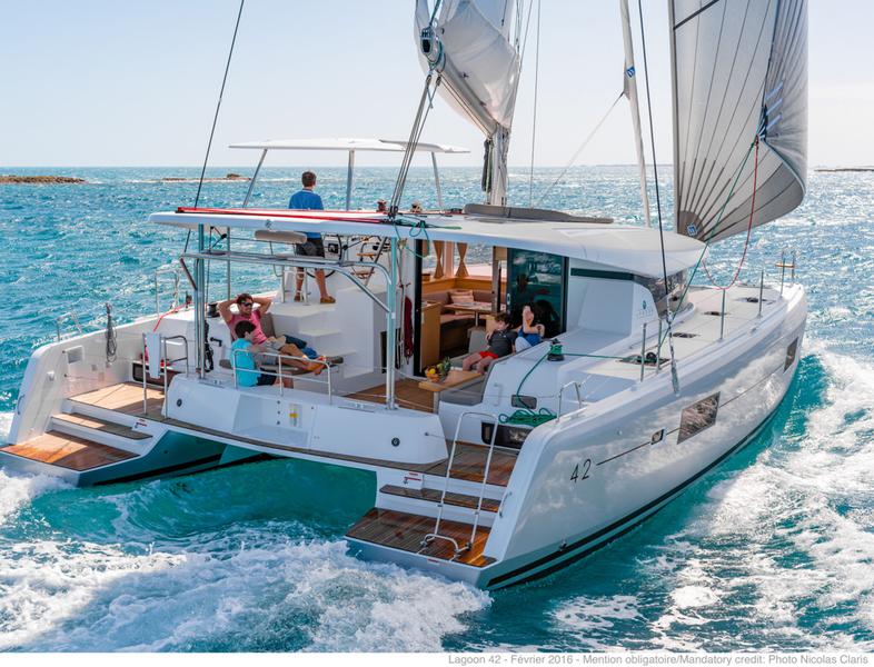 Book yachts online - catamaran - Lagoon 42 - Beatrix - rent