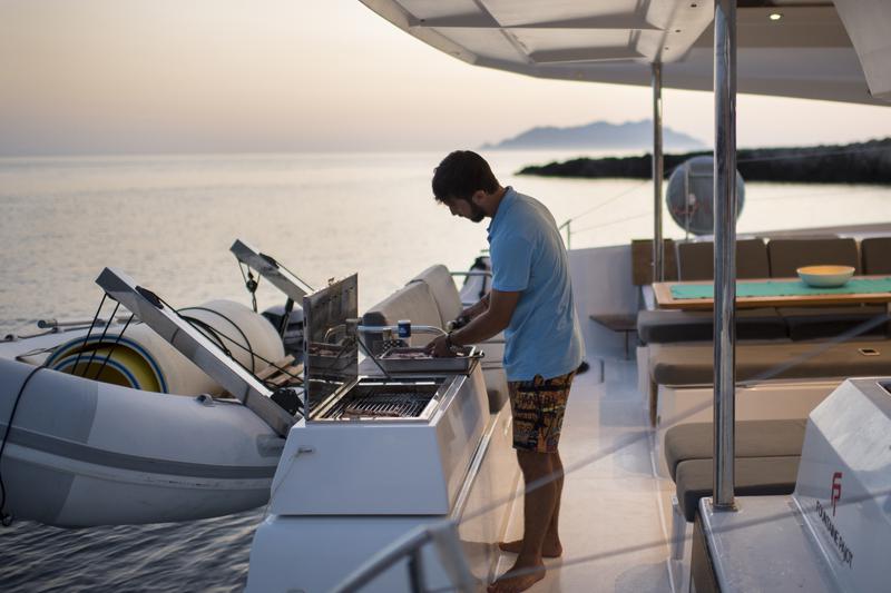 Book yachts online - catamaran - Fountaine Pajot Saona 47 - Saona (Ac in all cabins+Wm+Gen+Bbq) - rent