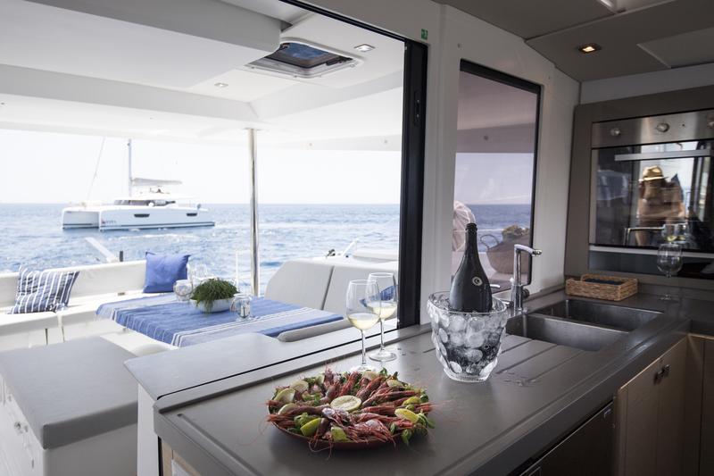 Book yachts online - catamaran - Fountaine Pajot Saona 47 - Saona (Ac in all cabins+Wm+Gen+Bbq) - rent