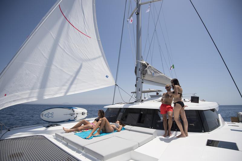 Book yachts online - catamaran - Fountaine Pajot Saona 47 - Saona (Ac in all cabins+Wm+Gen+Bbq) - rent