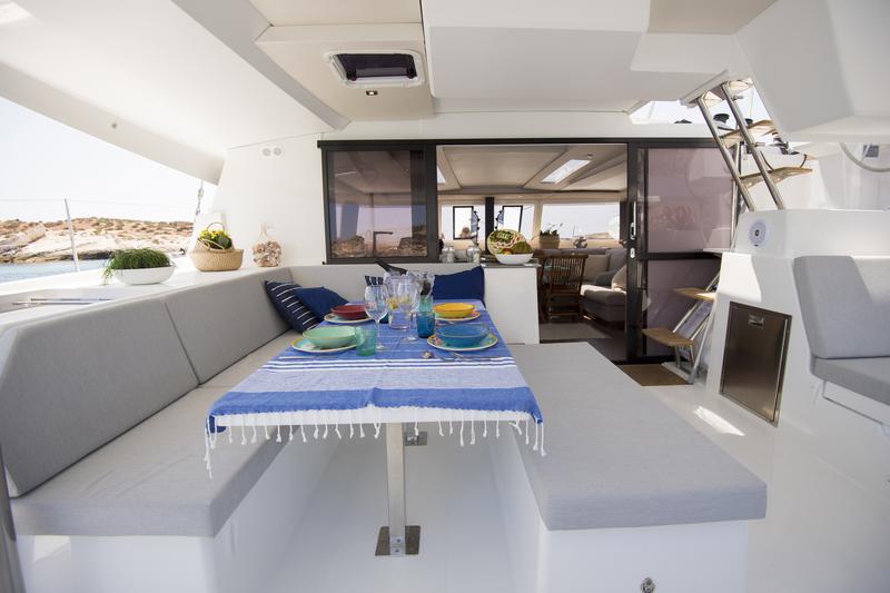 Book yachts online - catamaran - Fountaine Pajot Saona 47 - Saona (Ac in all cabins+Wm+Gen+Bbq) - rent