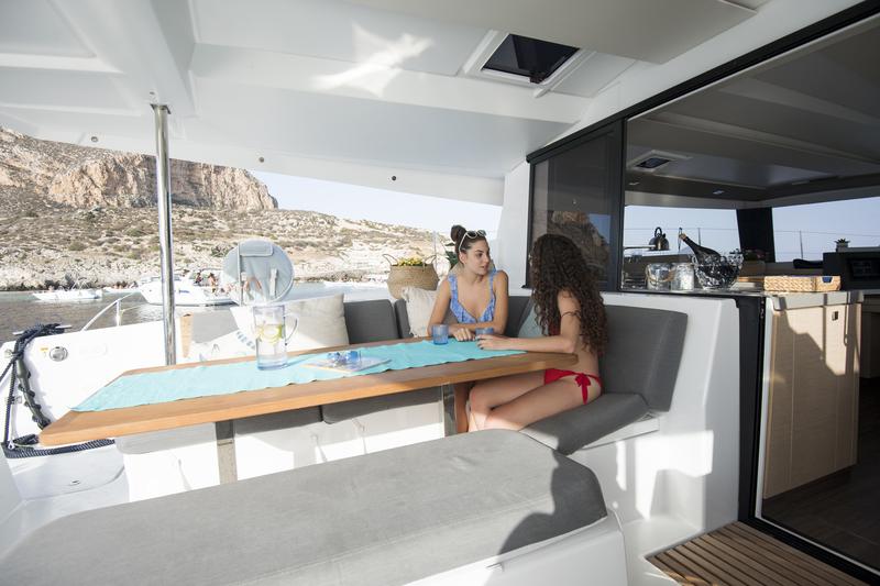 Book yachts online - catamaran - Fountaine Pajot Saona 47 - Saona (Ac in all cabins+Wm+Gen+Bbq) - rent