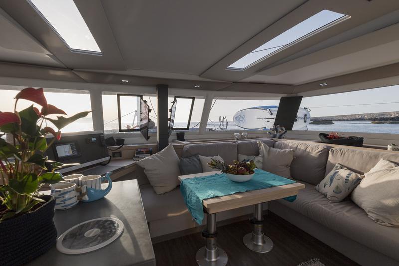 Book yachts online - catamaran - Fountaine Pajot Astréa 42 - Astrea (watermaker+generator) - rent