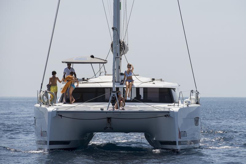 Book yachts online - catamaran - Fountaine Pajot Astréa 42 - Astrea (watermaker+generator) - rent