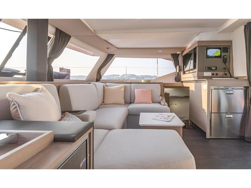 Book yachts online - catamaran - Fountaine Pajot Isla 40 - Isla (Wm+Solar Pan) - rent