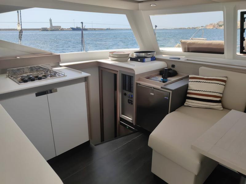 Book yachts online - catamaran - Fountaine Pajot Isla 40 - Isla (Wm+Solar Pan) - rent