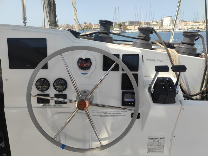 Book yachts online - catamaran - Fountaine Pajot Isla 40 - Isla (Wm+Solar Pan) - rent