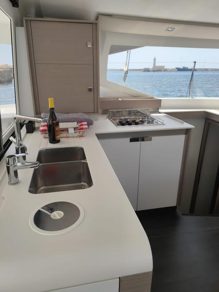 Book yachts online - catamaran - Fountaine Pajot Isla 40 - Isla (Wm+Solar Pan) - rent