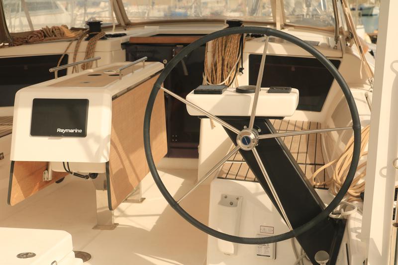 Book yachts online - sailboat - Dufour 390 Grand Large - DILI (vers 50hp+Gas Bbq) - rent