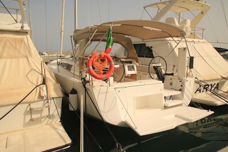 Book yachts online - sailboat - Dufour 390 Grand Large - DILI (vers 50hp+Gas Bbq) - rent