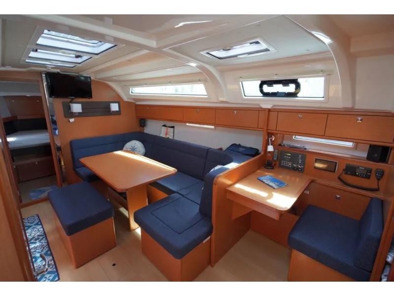 Book yachts online - sailboat - Bavaria 41 Cruiser - Carlotta - rent