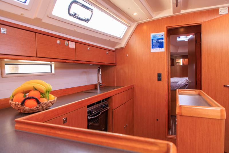 Book yachts online - sailboat - Bavaria 46 Cruiser - Kyveli - rent