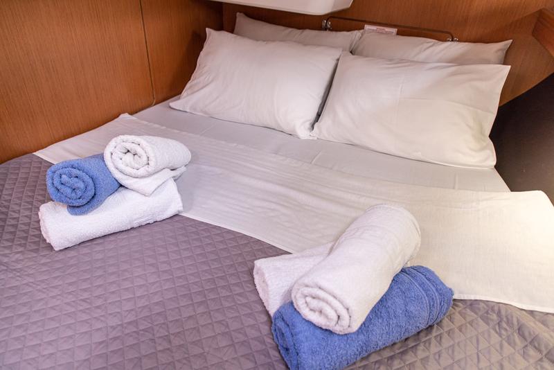 Book yachts online - sailboat - Bavaria 51 Cruiser - Philoctetes - rent