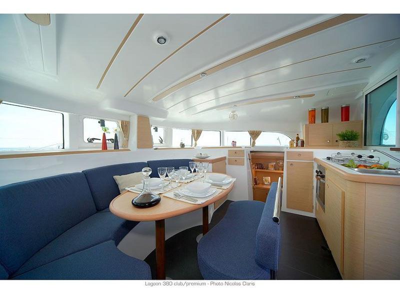 Book yachts online - catamaran - Lagoon 380 - Felicite - rent