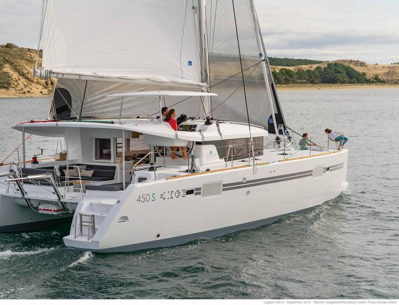 Book yachts online - catamaran - Lagoon 450S - Arome - rent